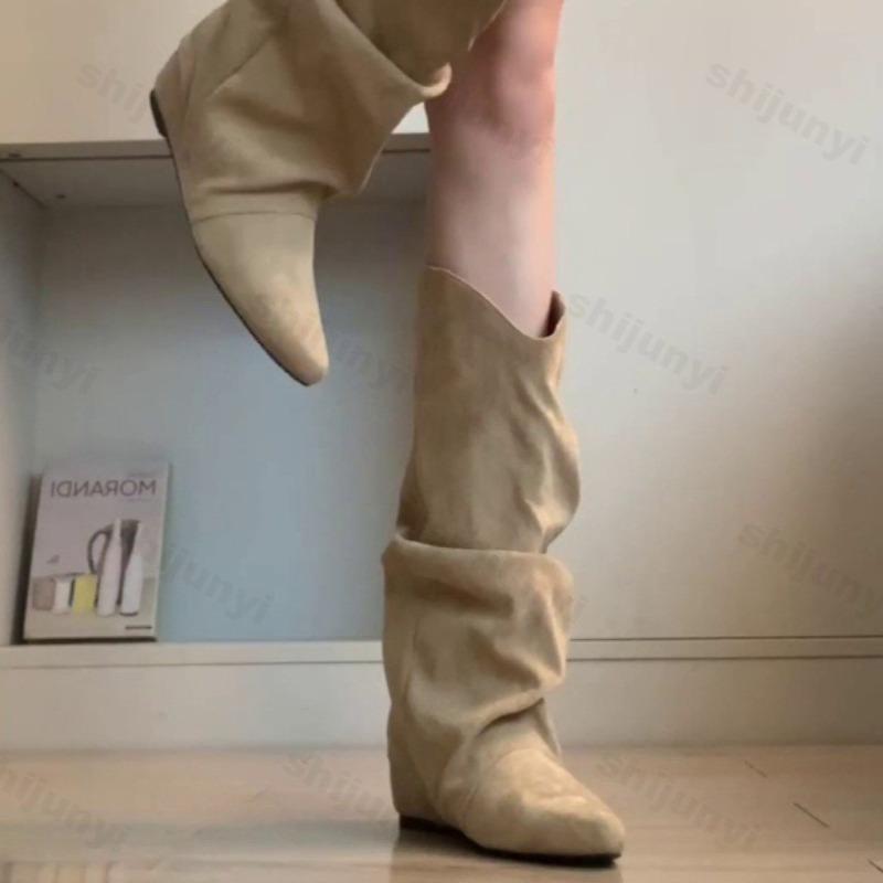 Женские ботинки с острым носом до середины икры 2026 Осень Новая мода Челси Ботинки Увеличивающие высоту Стельки Ретро Готика Mujer Botas