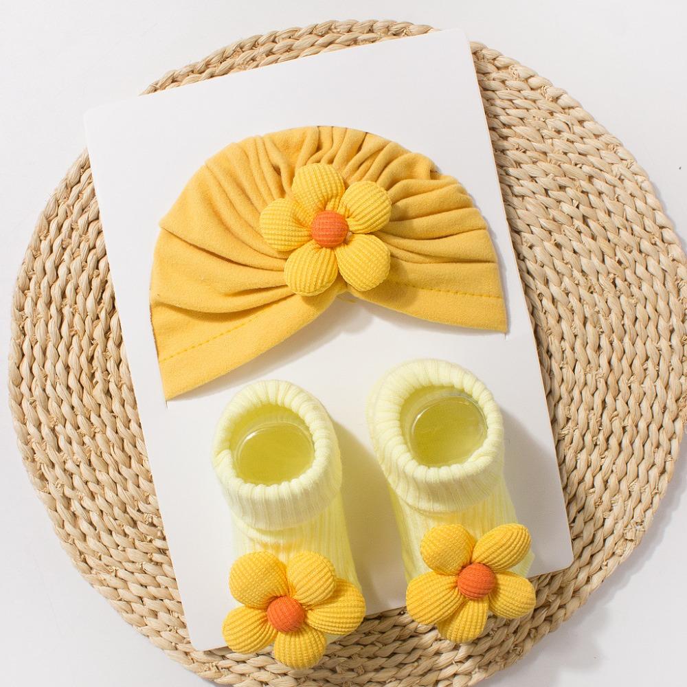 Soft Knit Newborn Hat with Socks Sweet Big Flower Infant Socks Set Newborn Baby Gift