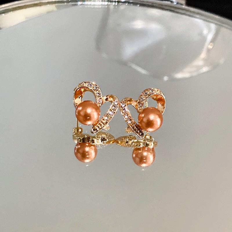Серьги в форме барочного сердца из серебряной иглы с жемчугом и цирконами