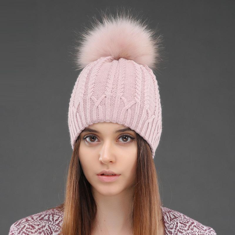 Женская зимняя теплая шерстяная шапка из меха енота с шариками для защиты ушей, однотонная универсальная двухслойная шапка-пуловер