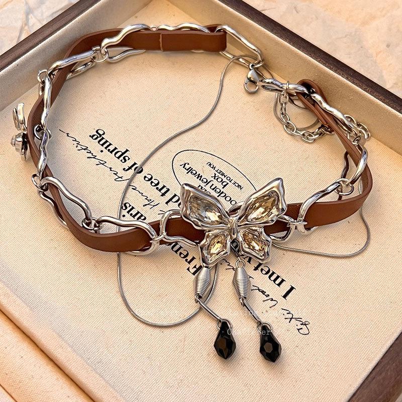 Love Heart Rivet Punk Choker Necklace - Y2K Subculture Clavicle Chain