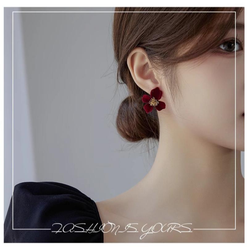 Retro Red Earrings for Women, Niche Design, High-end Small Fragrance Style Earrings, Flower Earrings