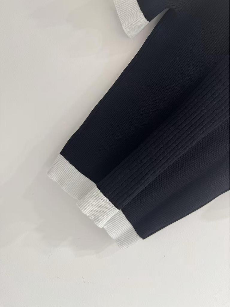 Минималистичный осенний трикотажный топ CH с логотипом Double C и ажурным жаккардом