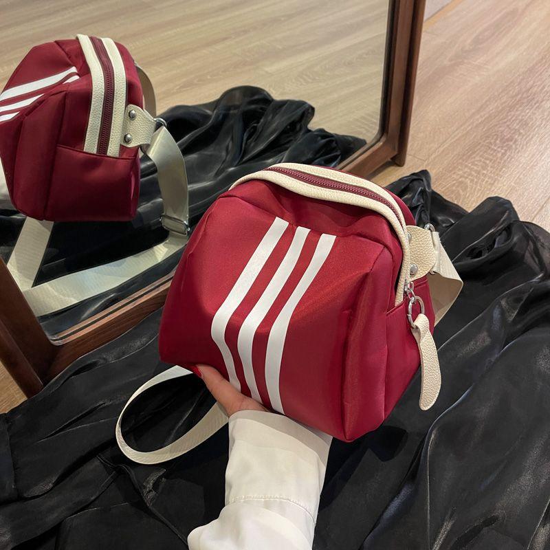 Casual nylon cloth bag women's summer 2025 new niche design shell bag lightweight and versatile large-capacity messenger bag