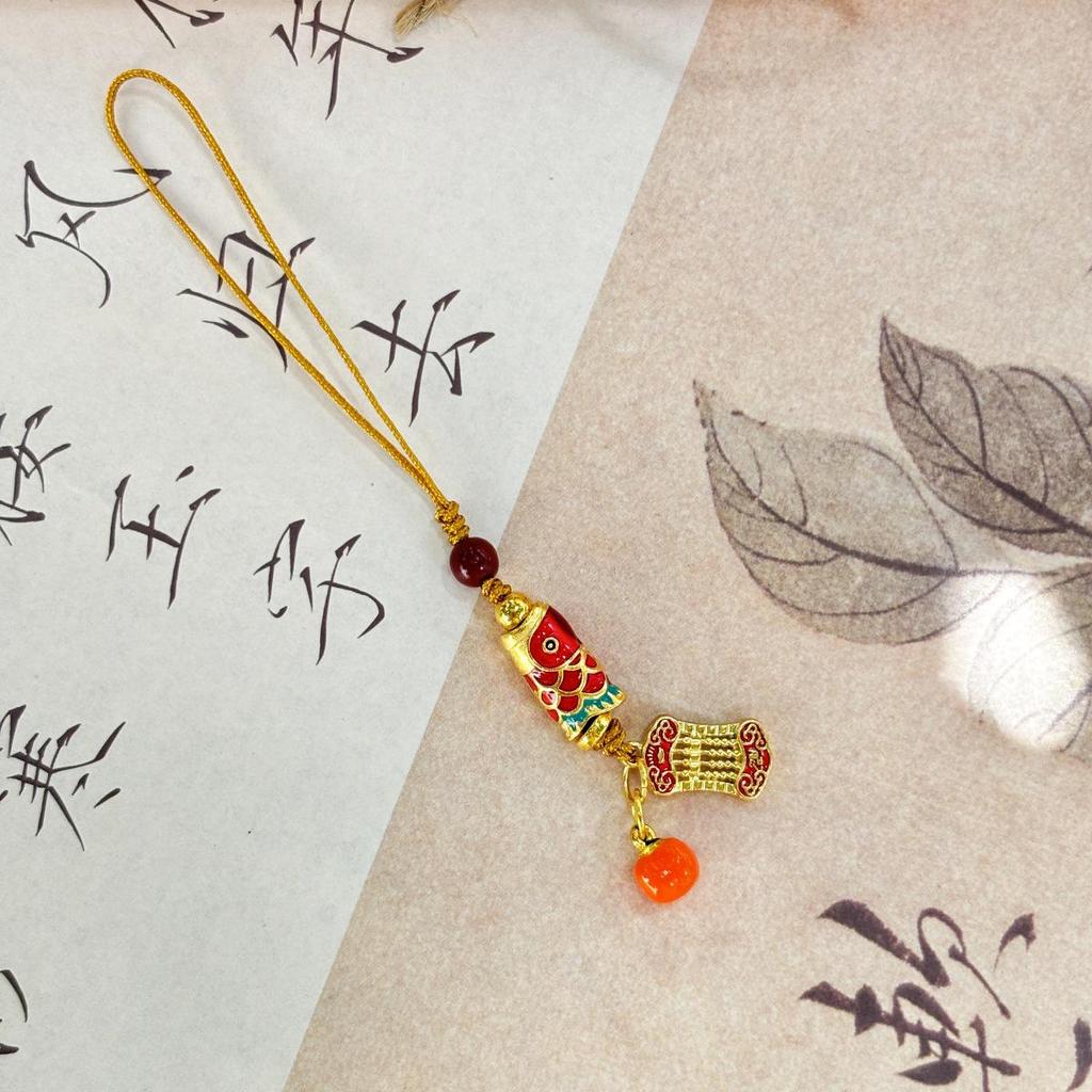 Древний золотой брелок-подвеска с красной веревкой на удачу