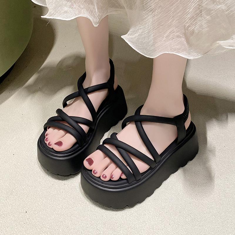 5 лет лето новые 7см внутренняя высота увеличение сандалии универсальные с юбкой повседневные сандалии римские сандалии пляжные сандалии