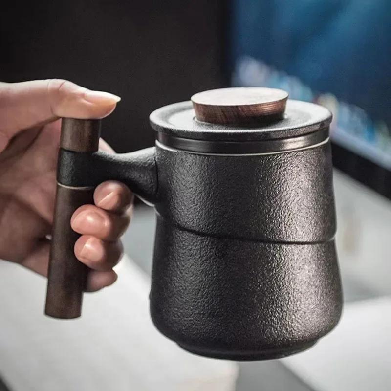 Черная керамическая чашка с деревянной ручкой, фильтр для чая, керамическая кружка, креативный офис, ретро, элегантные чашки и кружки для воды, эстетичный фарфоровый набор, подарочная коробка на день рождения