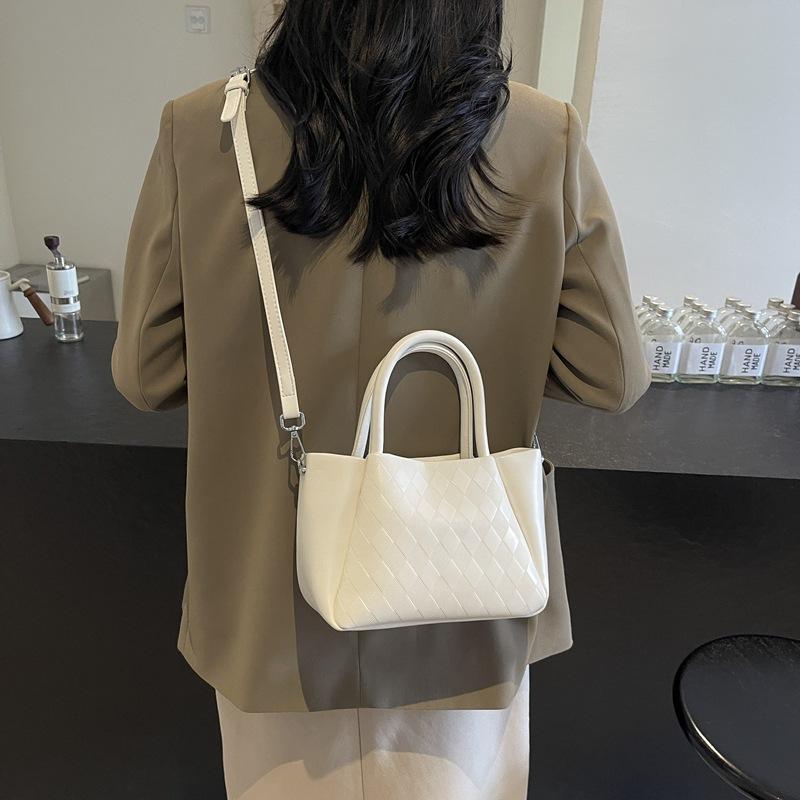 Premium Small Bag Women's Bag 2025 New Fashion Messenger Bag Trendy Line Texture Rhombus Portable Bucket Bag