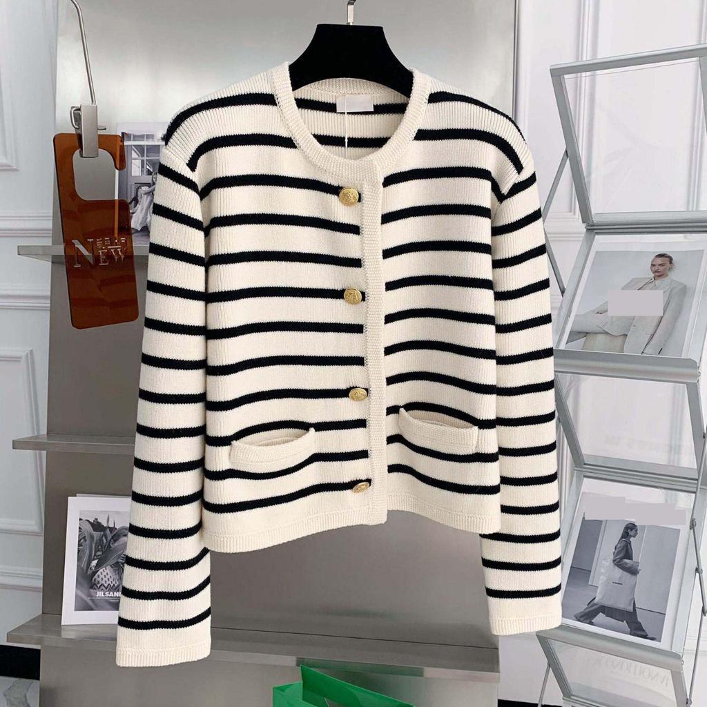 Autumn and Winter Striped Knitted Cardigan Women's Winter Single -row Metal Buckle Pocket Sweater Cardigans Short Sweater Jacket