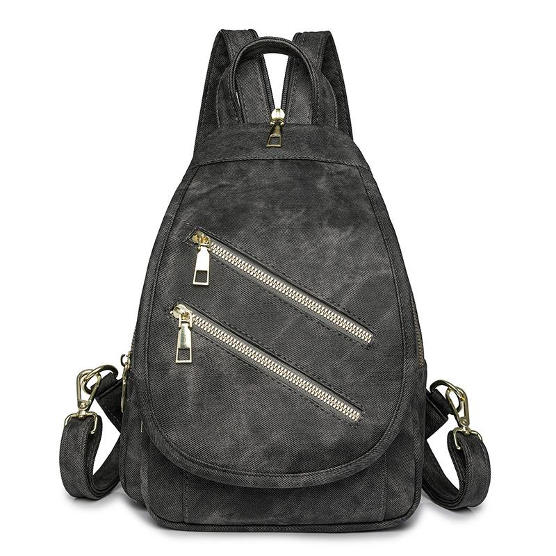 Женщины часто используют рюкзак, сумку через плечо, одноплечевую сумку большой вместимости и дорожный рюкзак