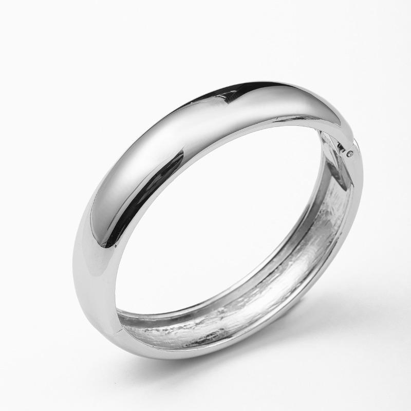 Открытый браслет ювелирные изделия мода гладкая поверхность простой металлический ветер широкая версия круглый пружинный браслет женщины