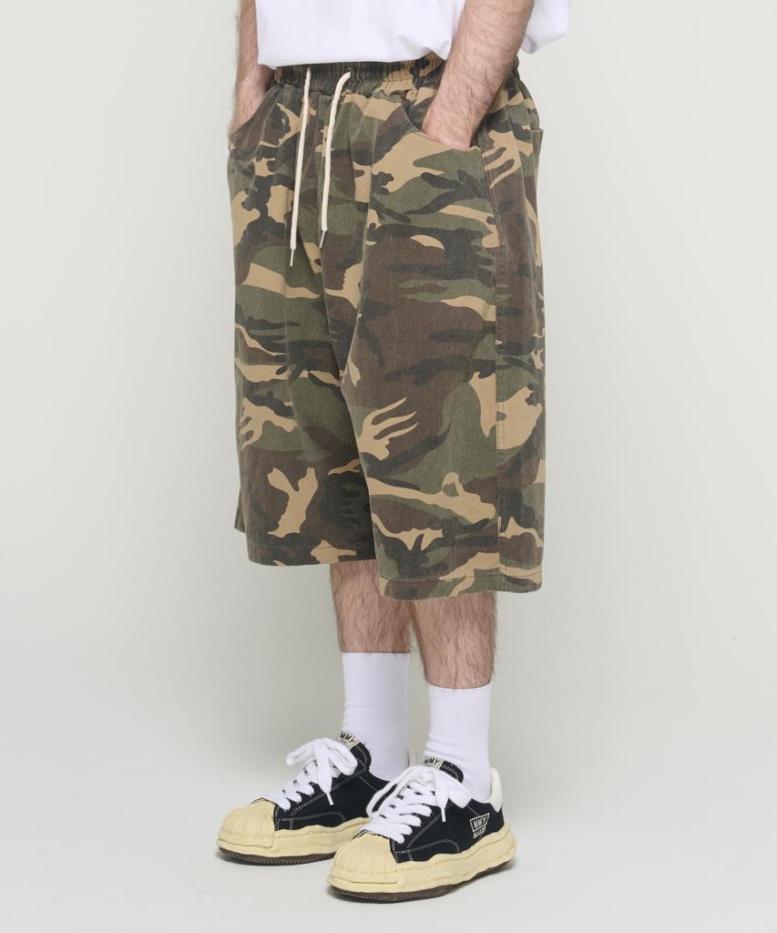 CARGOBROS Camo Pattern Bio Bermuda Pants (Khaki)