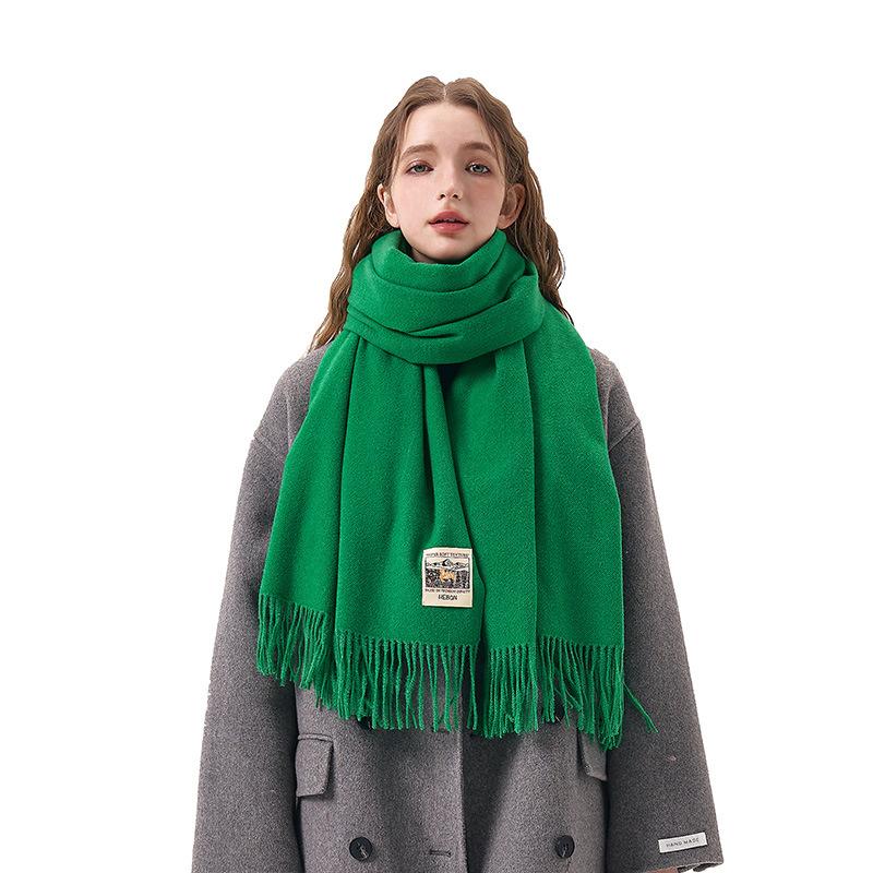 A Winter-specific, All-color, Multifunctional Scarf with A Soft Texture, Resembling The Feel of Cashmere, Providing Warmth and Protection.