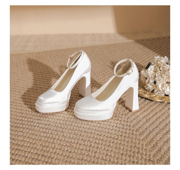 Белые атласные туфли на платформе для невесты, в стиле Мэри Джейн с круглым носком и массивным каблуком для женщин, удобные свадебные туфли.