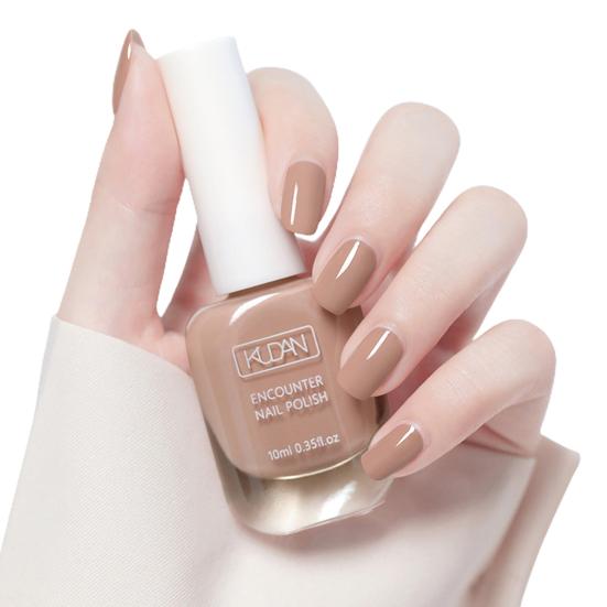 Изысканный лак для ногтей, не вызывающий раздражения, на водной основе, легко окрашивается