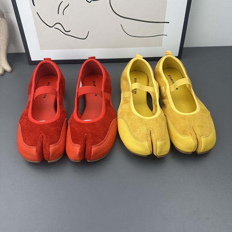 Модные Новые Туфли-горошки с Раздельным Носком Женские 2025 Лоферы с Перекрестной Пряжкой Красные Повседневные Туфли Мэри Джейн Балетки Женские