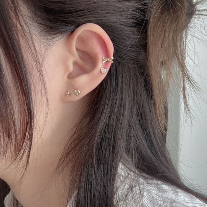 youngglow 14k heart middle cubic piercing