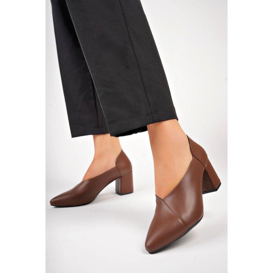 Женские классические туфли из натуральной кожи на массивном каблуке