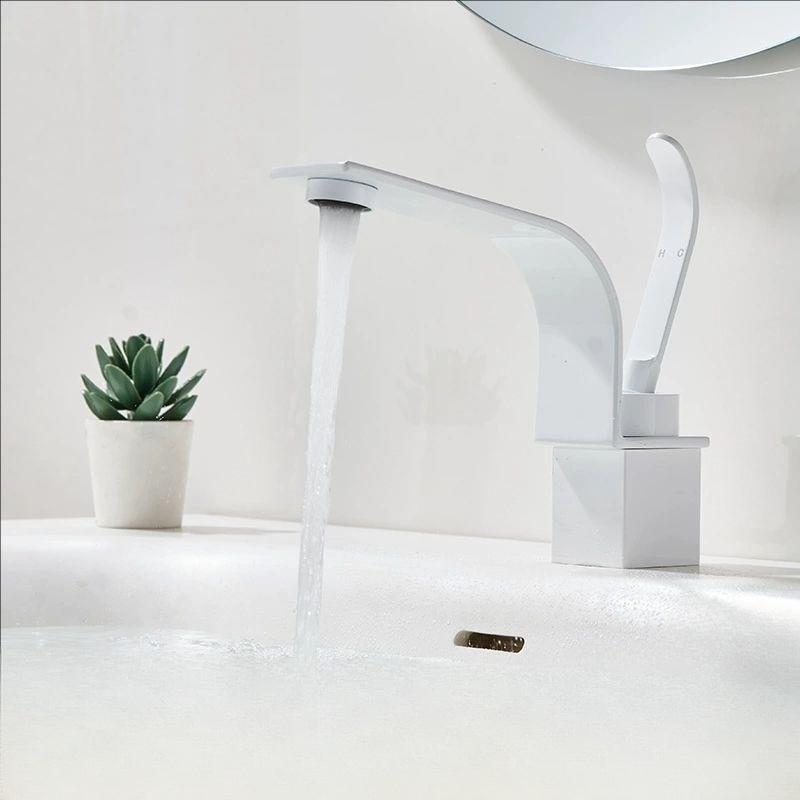 Хромированные смесители для раковины Современные золотые смесители для ванной, монтируемые на столешницу, Черные смесители для раковины, Каскадные смесители, Серые