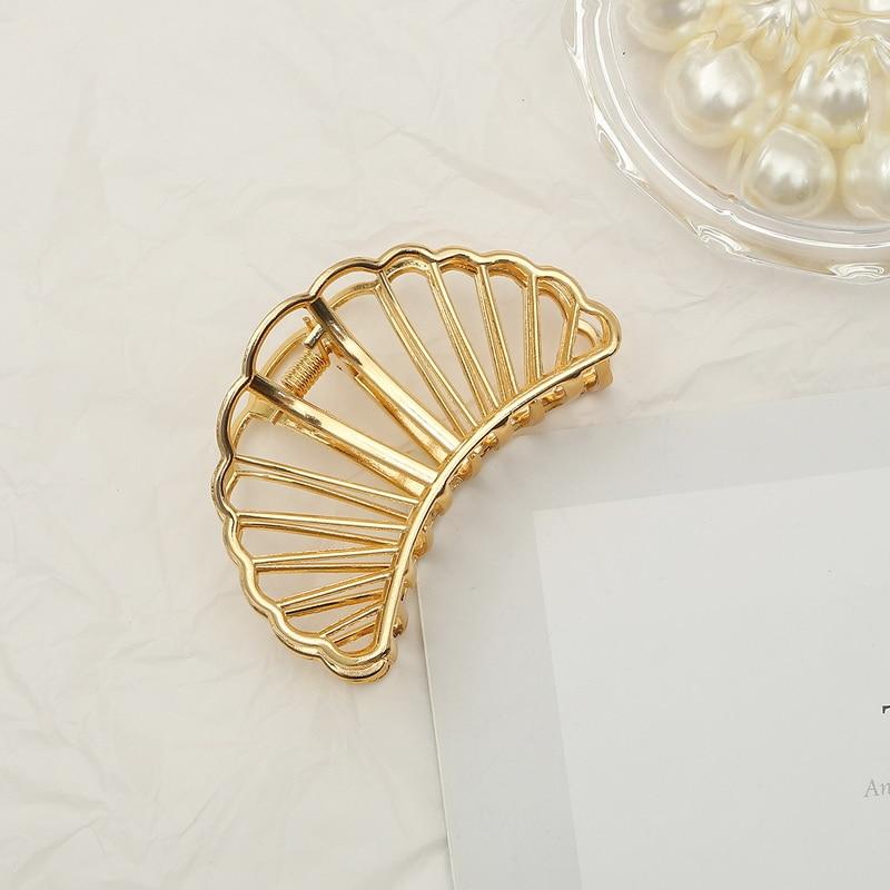 Korean Geometric Metal Hair Claw Clamp Ponytail Hair Crab Moon Shaped Hairpin Solid Color Hair Clip Women Hair Style Accessories