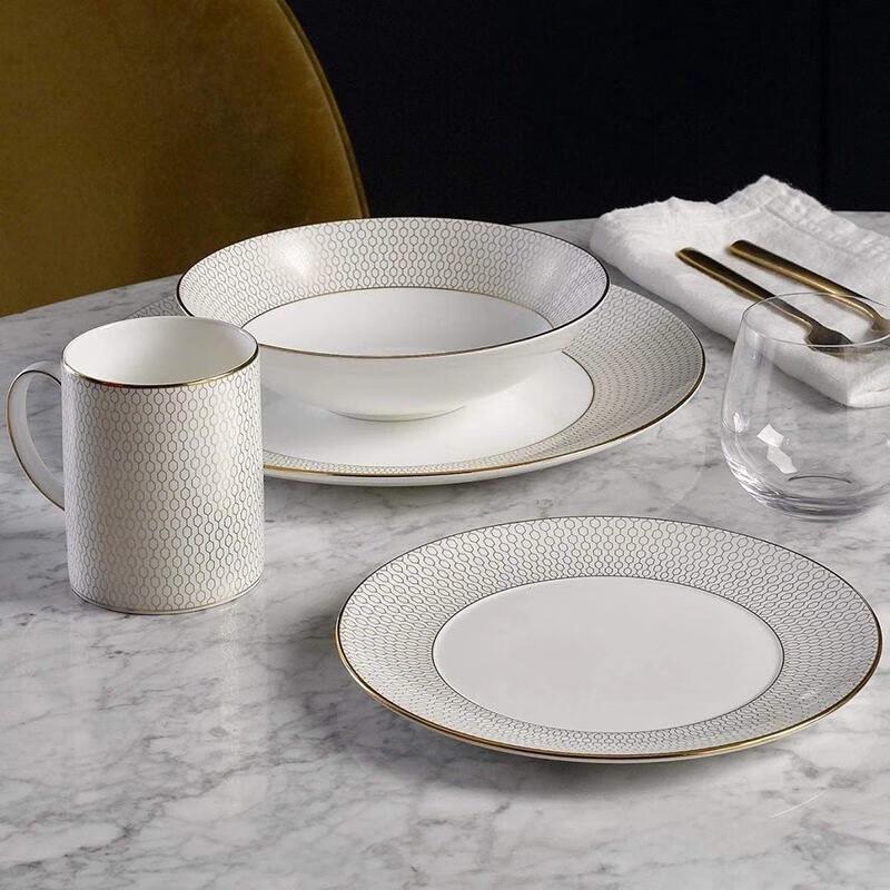 Wedgwood Gold Geometric European 4-Piece Dinnerware Set