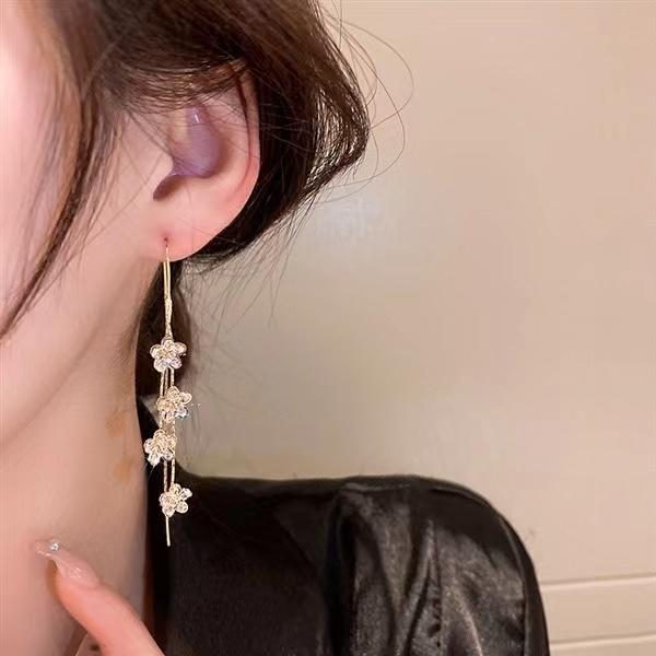 New Minimalist Long Tassel Earrings Elegant Delicate Flower Pendant Zircon Earrings Women 'S Ear Wire Premium Jewelry Party Gifts