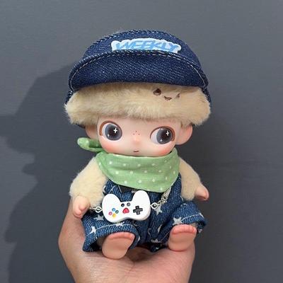 Плюшевая кукла-симулятор 10 см в джинсовом комбинезоне