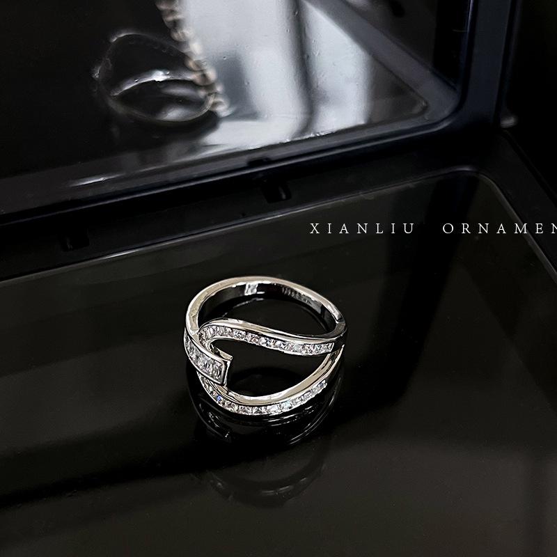 Тренд Хай-Энд 2025: Женское стильное кольцо на палец с цирконом в виде пятачка