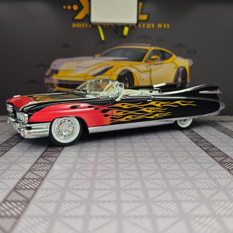1:24 симуляции Cadillac, модель автомобиля из сплава, кабриолет-суперкар, двери, капот и багажник могут открываться