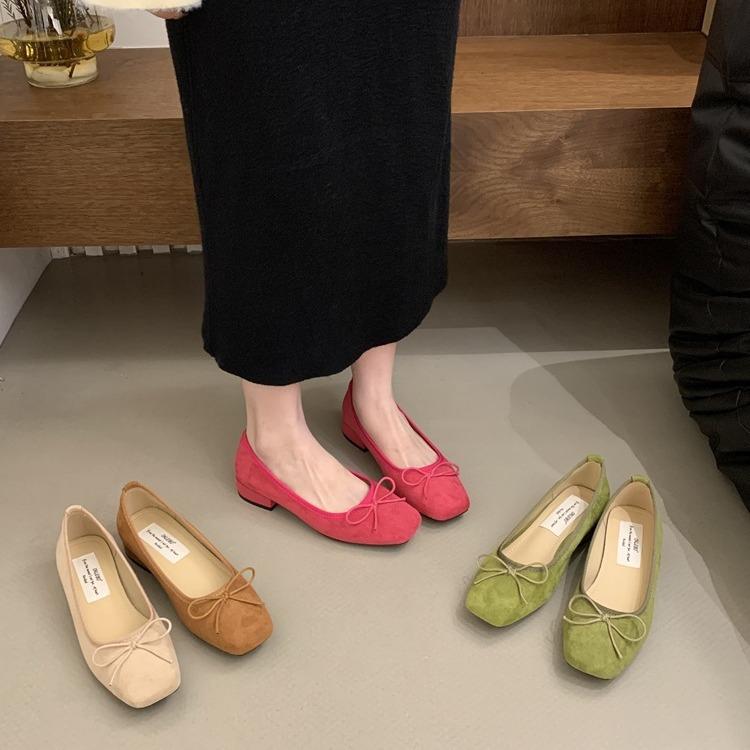 Французский темперамент толстый каблук одинарные туфли женские 2024 новые нишевые элегантные нежные сказочные замшевые легкие вечерние туфли