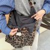 Пушистая наплечная сумка для женщин, ретро-модная сумка-тоут с леопардовым принтом, большая вместимость, студенческая сумка для девочки из овечьей шерсти для хранения CLE