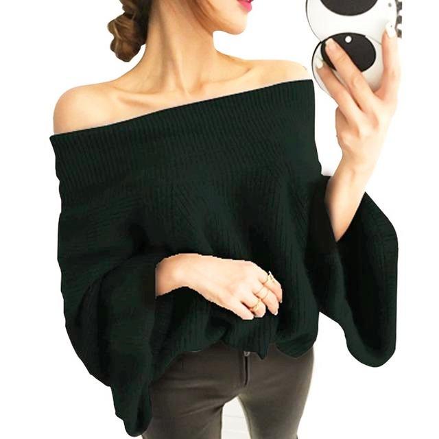 Женский свитер с широкими рукавами и открытыми плечами