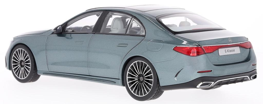 [Mercedes-Benz Collection] Genuine E-Class Sedan AMG Line (W214) Verde Silver 1/18 Scale Model