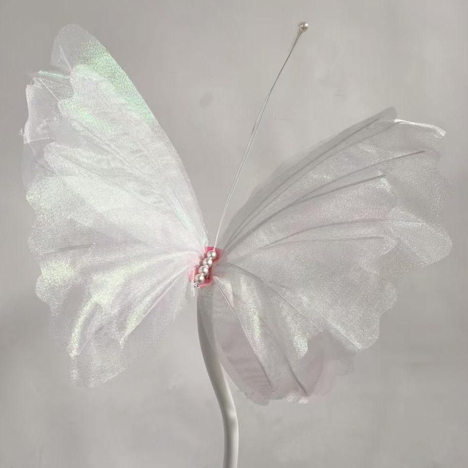 Свадебная художественная инсталляция «Переливающаяся бабочка из шелка» и реквизит для фото