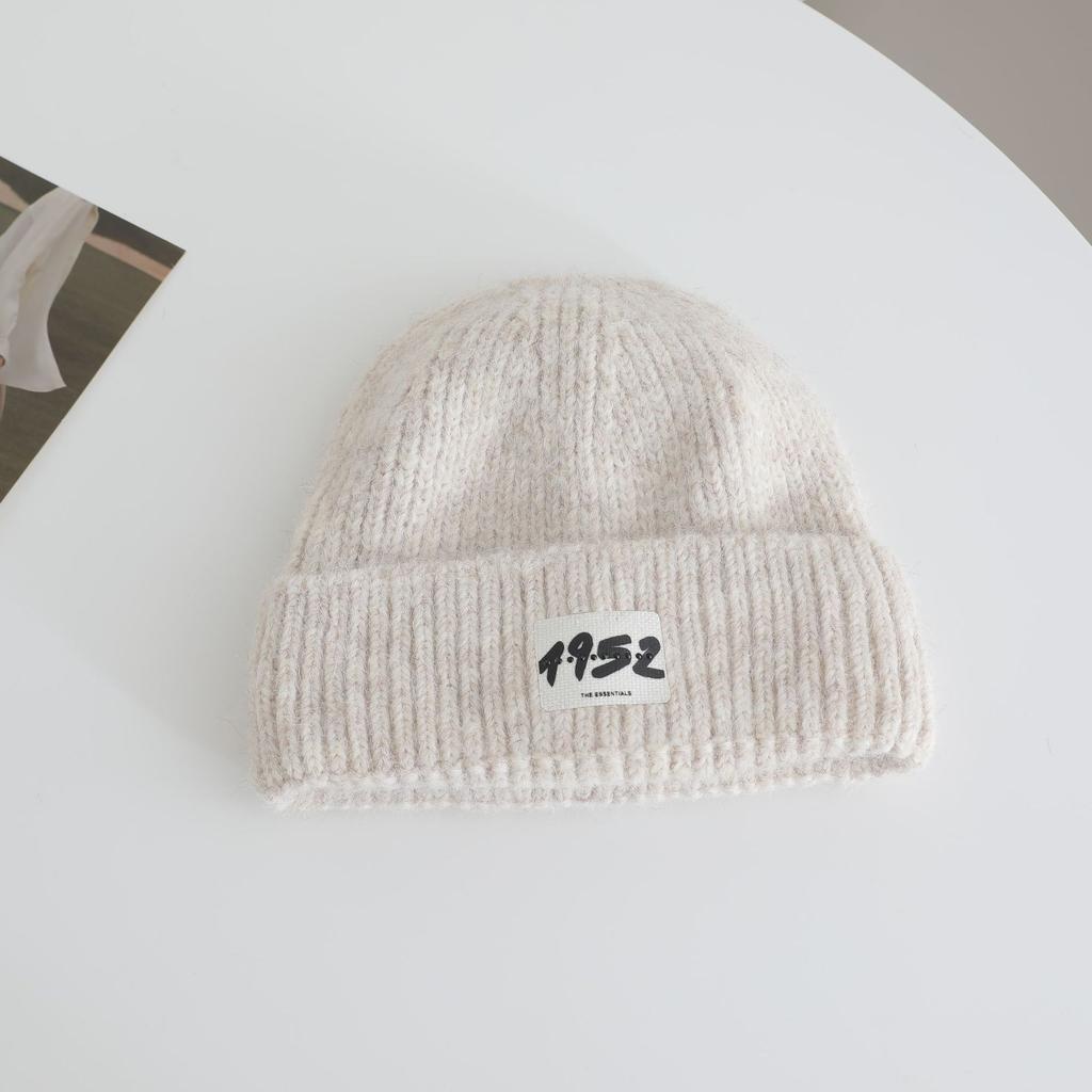 Японская простая шапка бини с буквенным узором для женщин на осень и зиму, новая теплая и утолщенная шапка от холода, подчеркивающая маленькое лицо