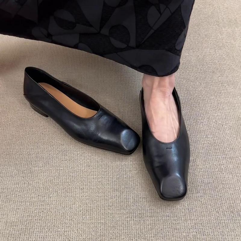 Версия из овчины~ Маленькие квадратные минималистичные туфли на плоской подошве, слипоны, темпераментные туфли-лодочки с мелким вырезом, женские повседневные маленькие кожаные туфли
