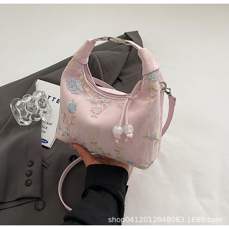 New Chinese Lace Embroidered Portable Small Bag 2025 New Fashion Super Fire Messenger Bag Internet Celebrity Explosion Commuter Bag