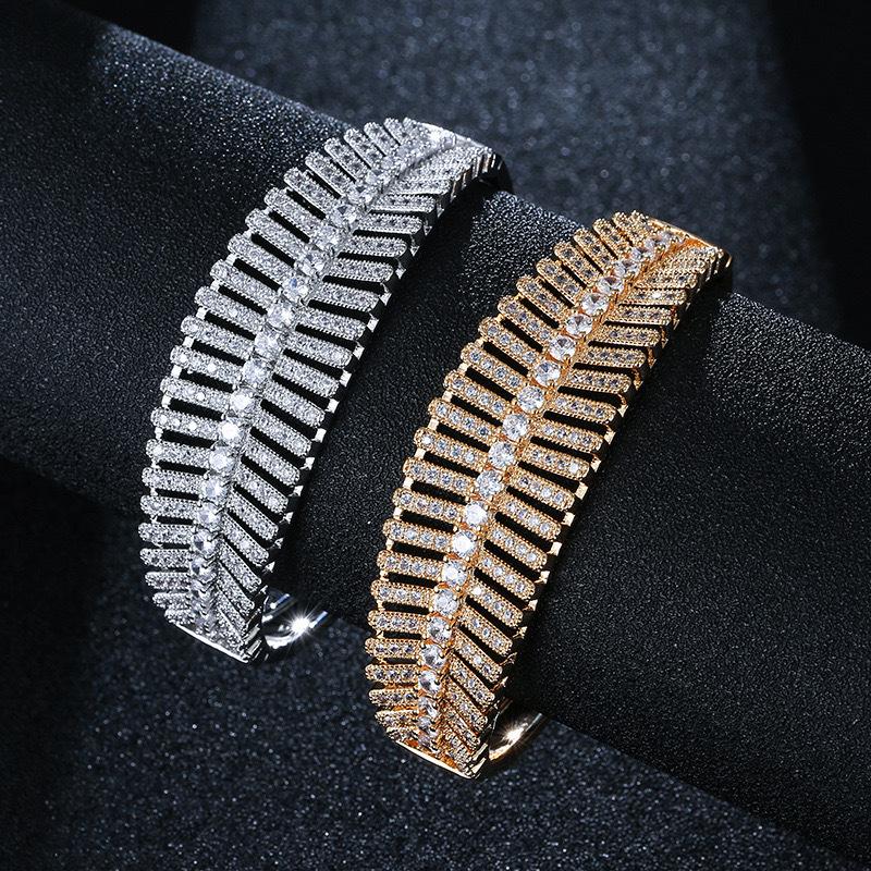 Fashionable Women's High-end Zircon Bracelet with Light Luxury Style Jewelry