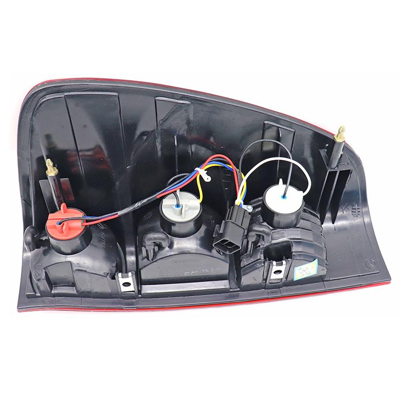 original Left / Right Combination Taillight Assembly 4133300-P00 4133400-P00 for Great Wall Wingle high quality