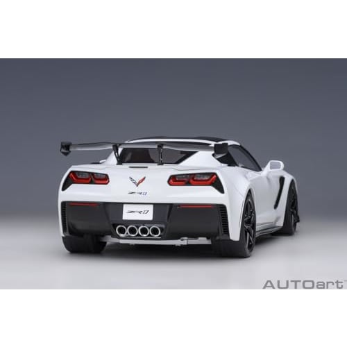 AUTOart 1/18 scale Chevrolet Corvette (C7) ZR1 White Finished Product