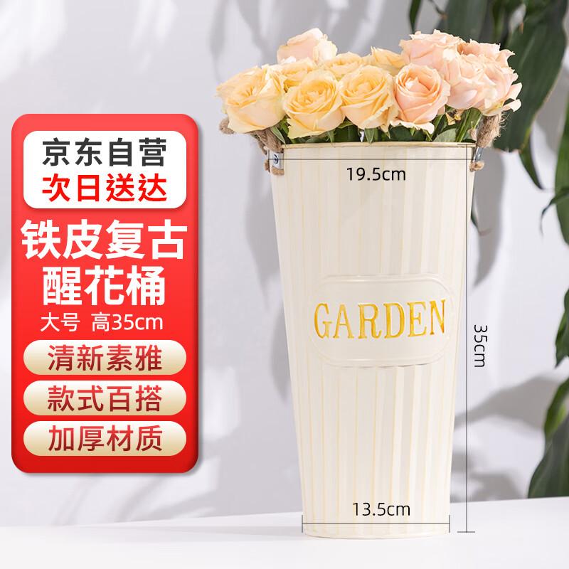 Декоративное железное ведро для цветов