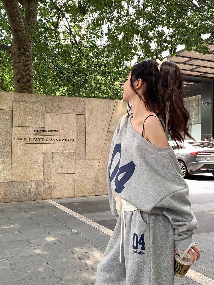 Женский осенний спортивный костюм в корейском стиле: Свободный крой и стройнящие брюки с широкими штанинами, комплект из двух предметов - Модный тренд инфлюенсеров.