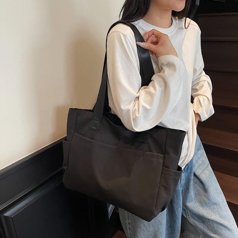 2025 New Cow Simple Fashion Lightweight Versatile Shoulder Bag Large Capacity Casual Waterproof Korean Version Trendy Handbag