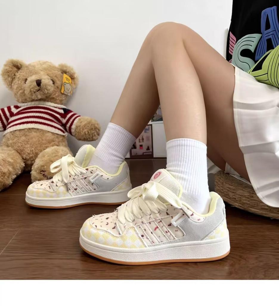 Women's Autumn New Thick-soled Versatile Height-increasing Casual Bread Shoes Soft-soled Sports Board Shoes