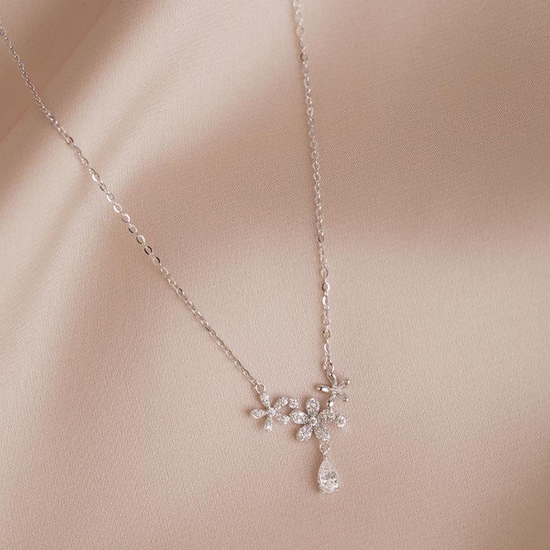 Romantic Flower Water Drop Inlaid Necklace for Women In Summer Light Luxury Niche Exquisite Girlfriend