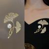 Retro Elegant Ginkgo Leaf Faux Pearl Brooches for Women Temperament Simple and Versatile Brooch Flower Brooches Pin Party Wedding Jewellery Gift