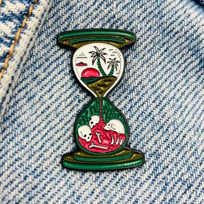 Новая эмалированная булавка, готический металлический соединитель в форме песочных часов, подарок на день рождения, 1 шт.