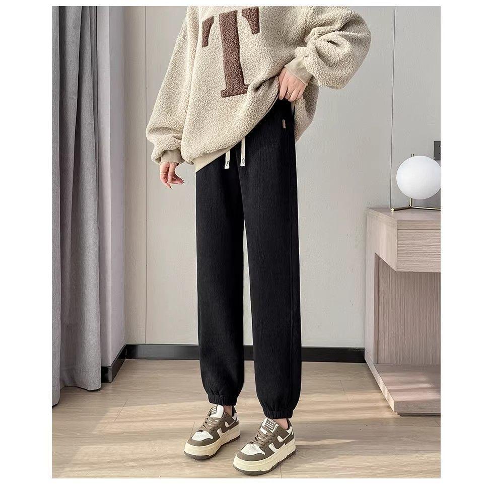 Женские европейские хлопковые велюровые утепленные спортивные штаны - Теплые брюки свободного кроя для осени/зимы 2024