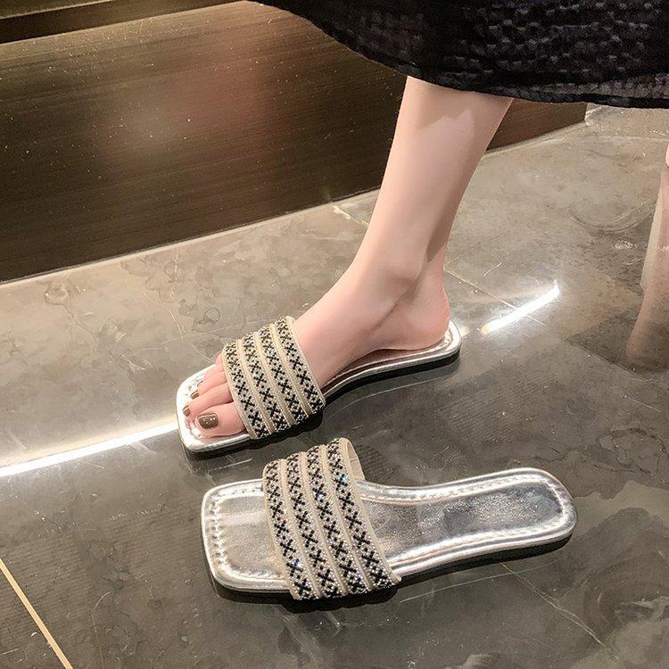 Модные шлепанцы на плоской подошве с открытым носком, новинка лета 2024 года, не утомляют ноги, пляжные шлепанцы со стразами, женская обувь