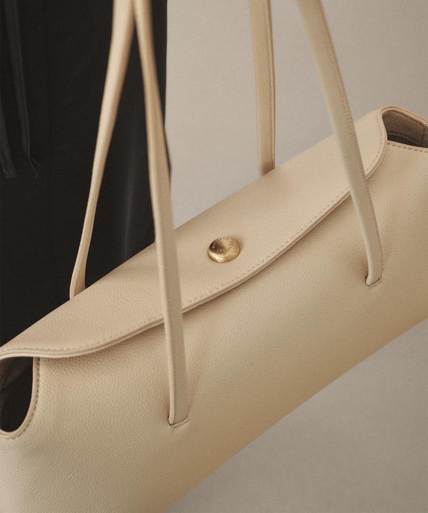 Ostkaka Pebble Flap Shoulder Butter